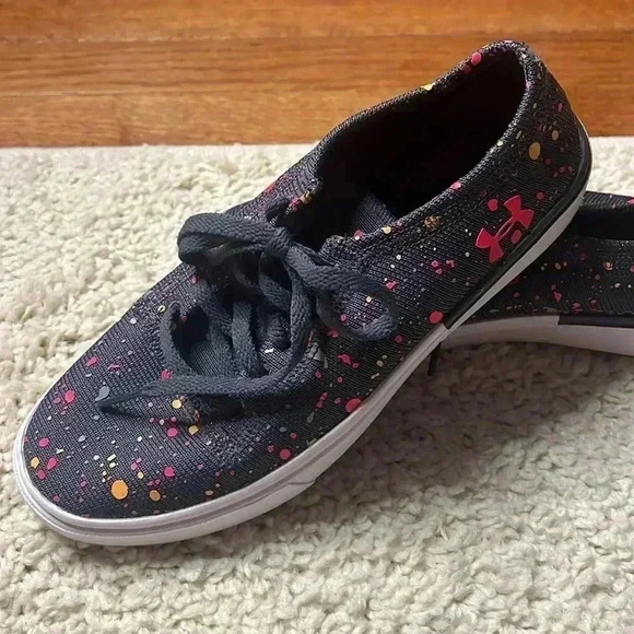 GIRLS UNDER ARMOUR KED LIKE SHOES SIZE 3 NWT - Picture 9 of 13